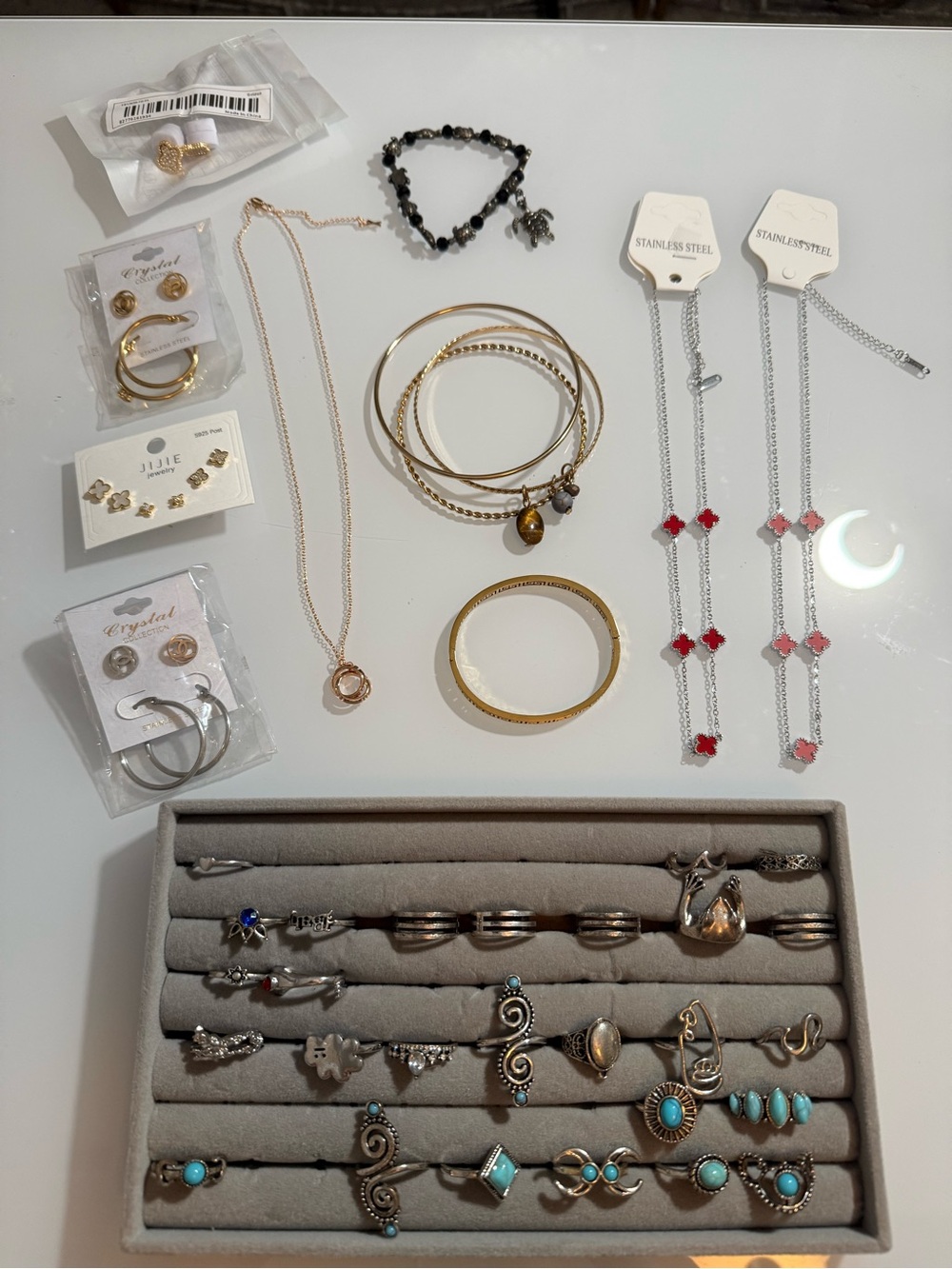 JEWELRY ITEM OR BEAUTY PRODUCT - Picture 5 of 8